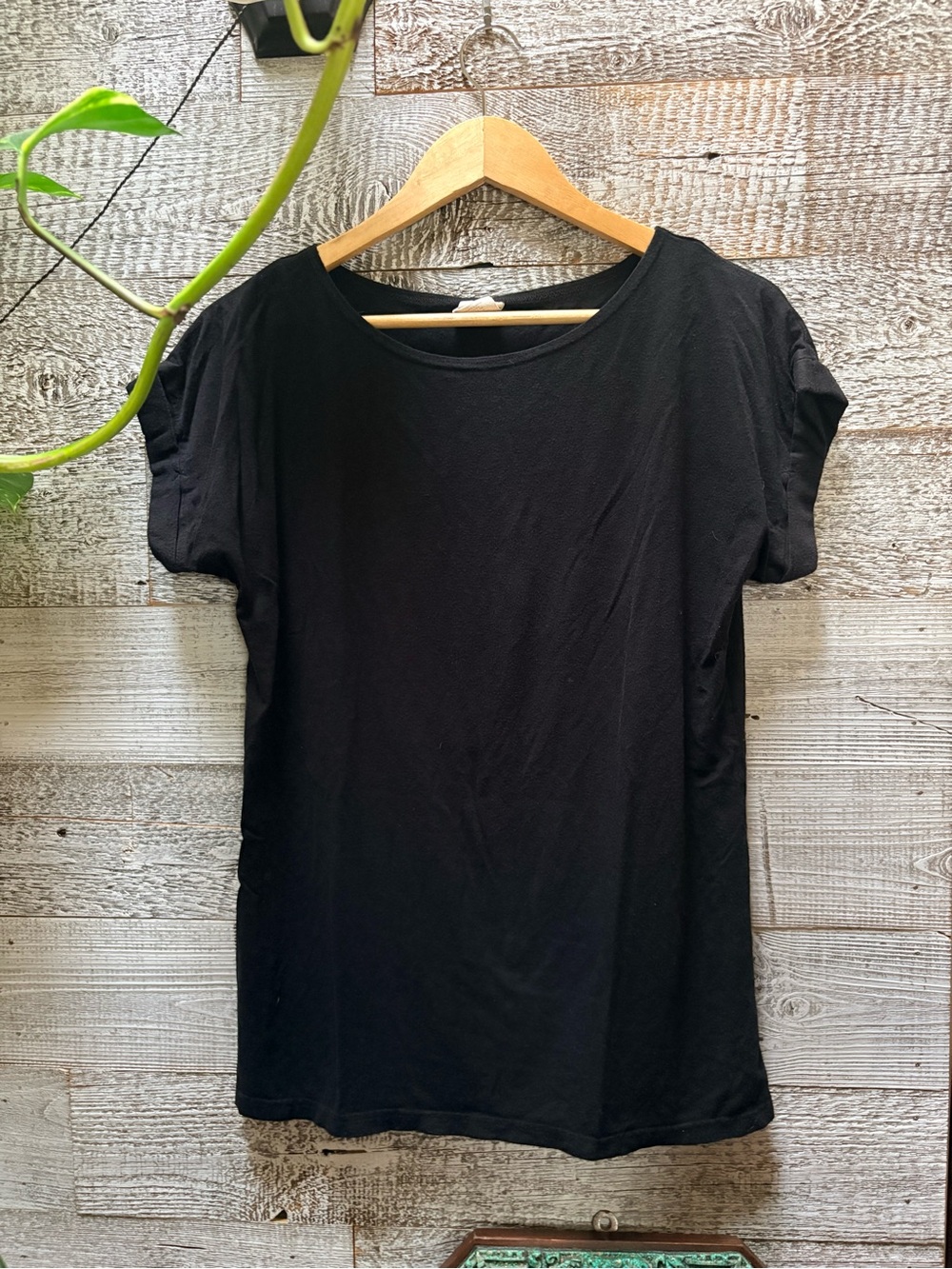 Buttercream Clothing | Cuff Tee - Neutral Basic - Women's S, Black